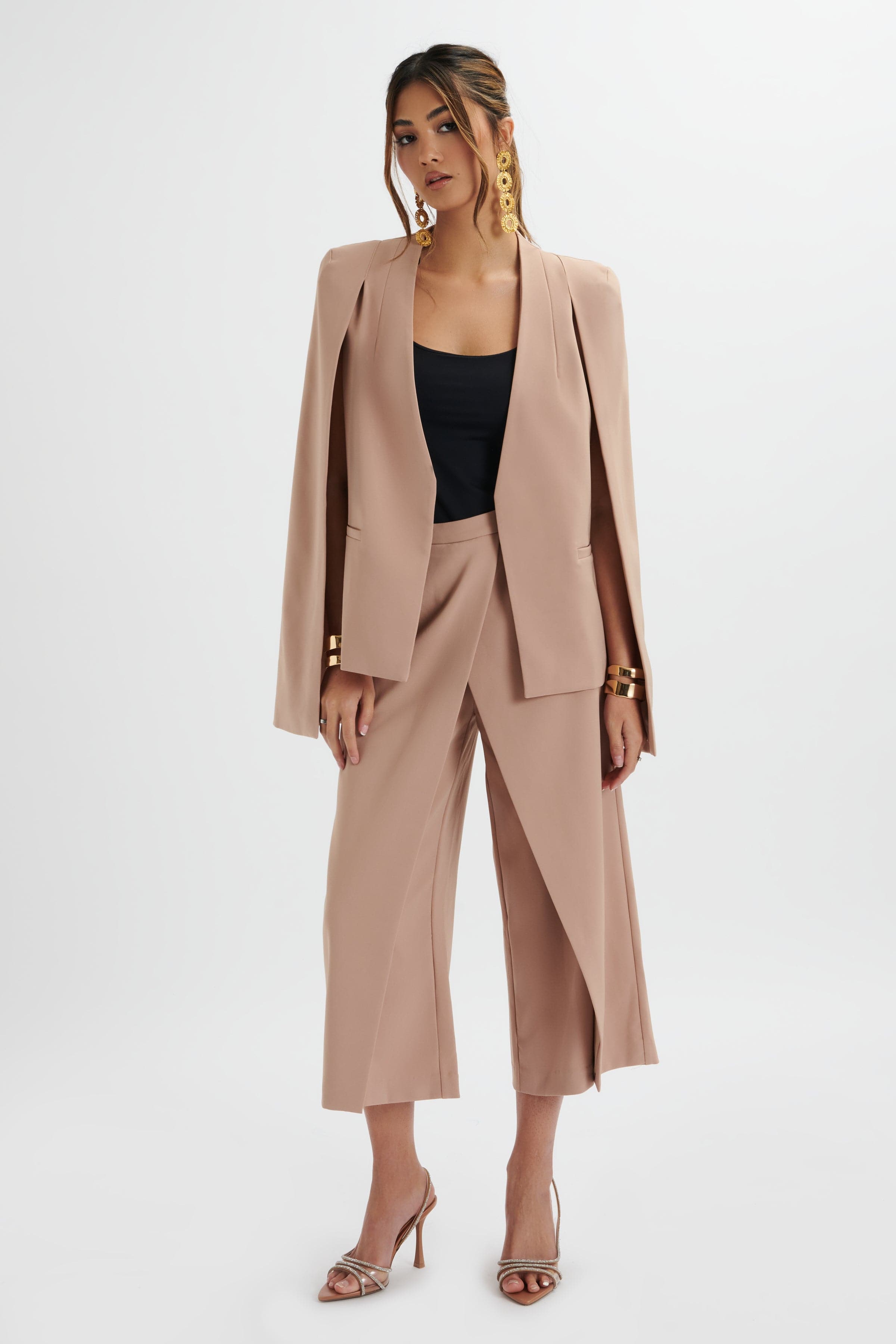 ZENDAYA Classic Cape Blazer Jacket In Camel